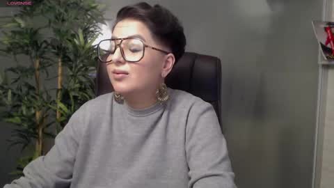 Snapshot of allyiah chatting on 02.10.25 online show from 02.10.25