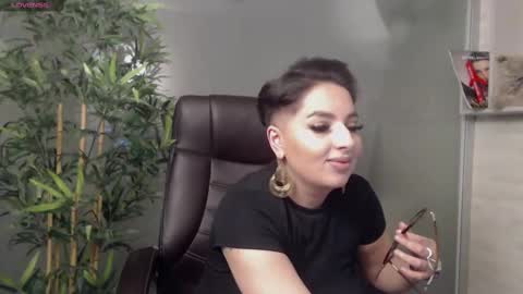Snapshot of allyiah chatting on 02.12.25 online show from 02.12.25