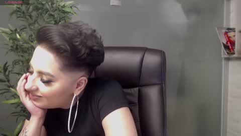 Snapshot of allyiah chatting on 02.13.25 online show from 02.13.25