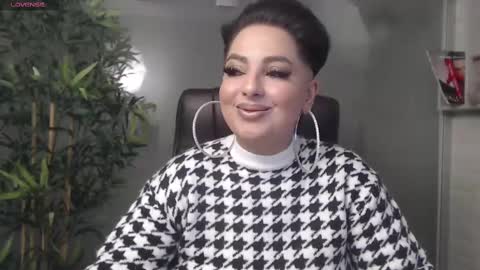 Snapshot of allyiah chatting on 02.13.25 online show from 02.13.25