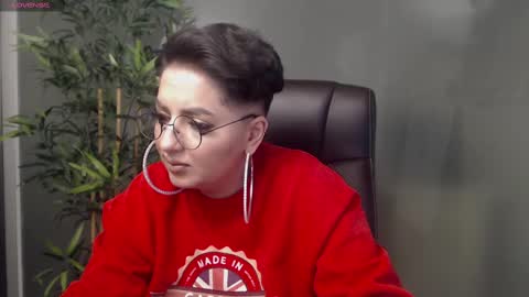Snapshot of allyiah chatting on 02.15.25 online show from 02.15.25