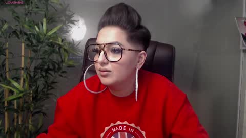 Snapshot of allyiah chatting on 02.18.25 online show from 02.18.25