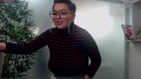 Snapshot of allyiah chatting on 02.21.25 online show from 02.21.25