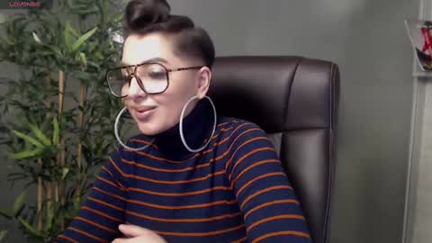 Snapshot of allyiah chatting on 02.21.25 online show from 02.21.25