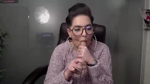 Snapshot of allyiah chatting on 02.23.25 online show from 02.23.25