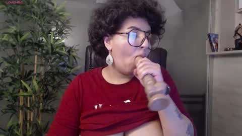 Snapshot of allyiah chatting on 09.12.25 online show from 09.12.25