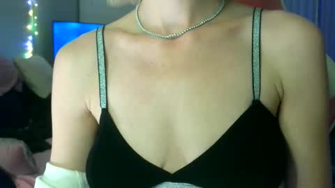 Snapshot of allyoursss1212 chatting on 02.19.26 Ally Girl In Her Ally World online show from 02.19.26