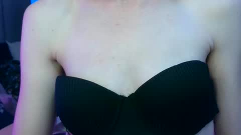 Snapshot of allyoursss1212 chatting on 02.25.26 Ally Girl In Her Ally World online show from 02.25.26