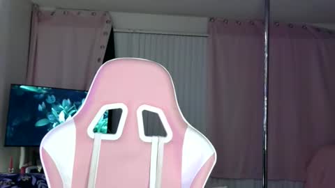 Snapshot of allyoursss1212 chatting on 03.27.26 Ally Girl In Her Ally World online show from 03.27.26