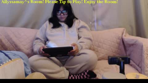 Allyssamay online show from 11.22.25