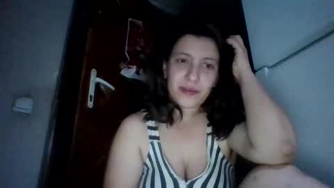 Snapshot of alma_amy chatting on 01.09.25 Alma online show from 01.09.25