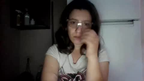 Snapshot of alma_amy chatting on 01.12.25 Alma online show from 01.12.25