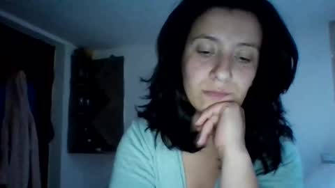 Snapshot of alma_amy chatting on 10.26.25 Alma online show from 10.26.25