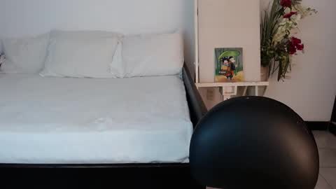 Snapshot of alma_art_ chatting on 03.13.26 alma_art_ online show from 03.13.26