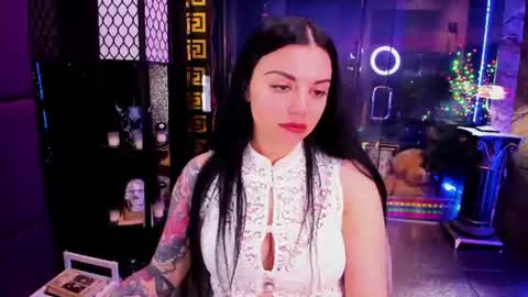 Snapshot of alma_pearl chatting on 07.26.26 Alma online show from 07.26.26
