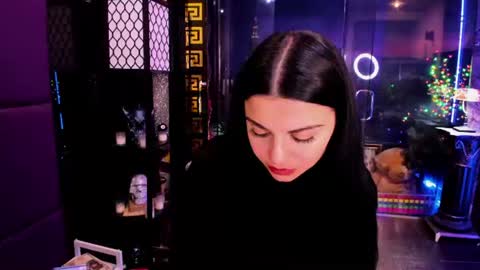 Snapshot of alma_pearl chatting on 07.30.26 Alma online show from 07.30.26