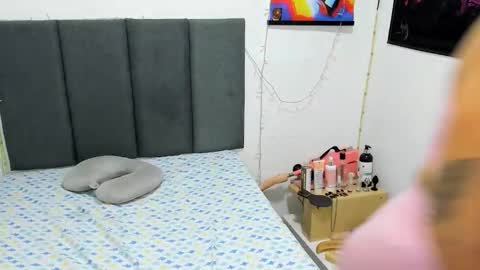 Snapshot of almaa__ chatting on 03.11.26 Alma online show from 03.11.26