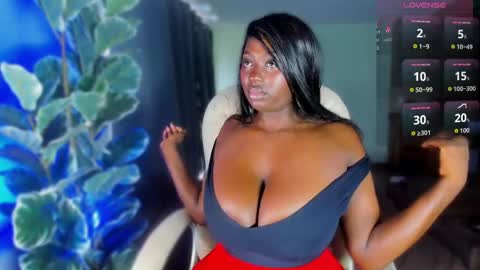 Snapshot of almaahotxxx chatting on 05.19.26 almaahotxxx online show from 05.19.26
