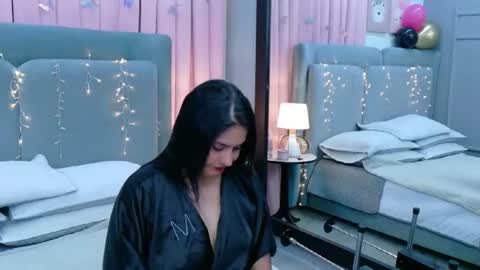 Snapshot of almarose_1 chatting on 08.01.26 alma online show from 08.01.26