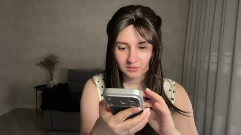 Snapshot of almostinnocent_ chatting on 05.10.26 Anna online show from 05.10.26