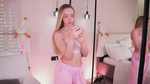 Lia online show from 05.10.26
