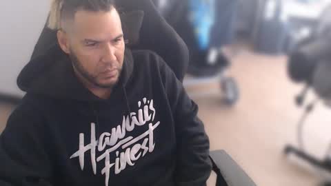 Snapshot of aloha_king chatting on 02.23.25 simplyfaded online show from 02.23.25