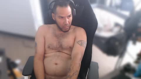 Snapshot of aloha_king chatting on 03.02.25 simplyfaded online show from 03.02.25