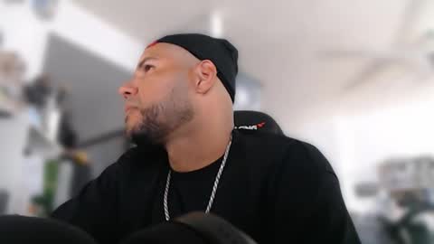 Snapshot of aloha_king chatting on 10.17.25 simplyfaded online show from 10.17.25