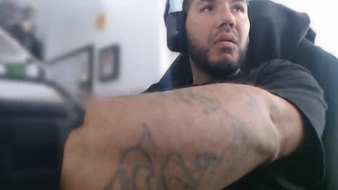 Snapshot of aloha_king chatting on 11.01.25 simplyfaded online show from 11.01.25