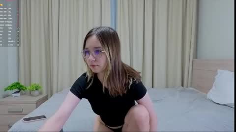 Snapshot of aloreanna chatting on 03.18.26 Alorenna online show from 03.18.26