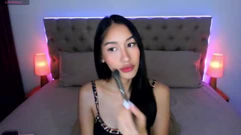 Snapshot of alphaisonline chatting on 07.13.26 sophia betterthanyourx online show from 07.13.26