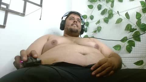 Snapshot of altairstudiosboy chatting on 11.25.25 Jhosep online show from 11.25.25