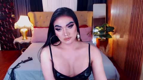 Snapshot of alurajhenson chatting on 05.08.26 Alura Jhenson online show from 05.08.26