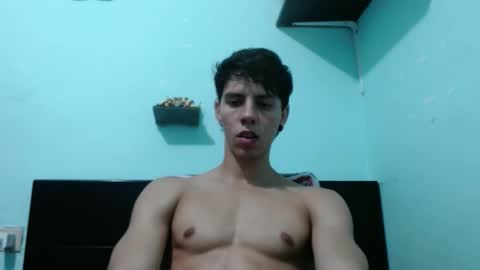 Snapshot of alvarodancer chatting on 10.08.25 alvarodancer online show from 10.08.25