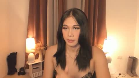 Snapshot of alwina_williams chatting on 04.19.26 alwina_williams online show from 04.19.26