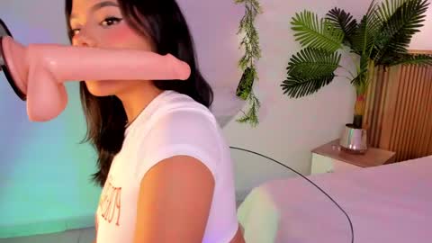 Snapshot of aly_leee chatting on 04.18.26 aly_leee online show from 04.18.26