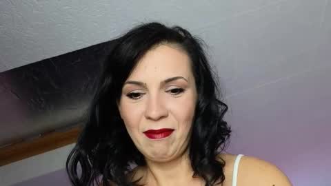 Snapshot of alyarei chatting on 10.19.25 alyarei online show from 10.19.25