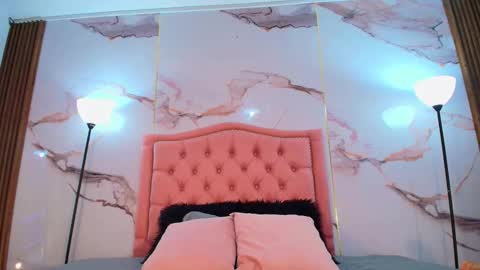 Snapshot of alyathompson chatting on 12.21.25 Alya online show from 12.21.25