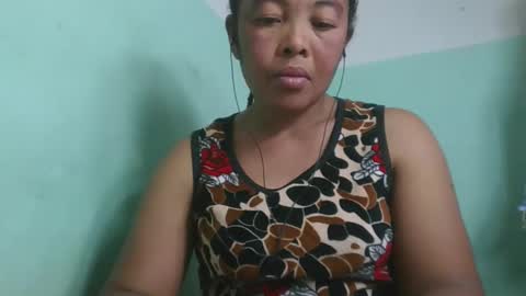 Snapshot of alypierette chatting on 05.17.26 alypierette online show from 05.17.26
