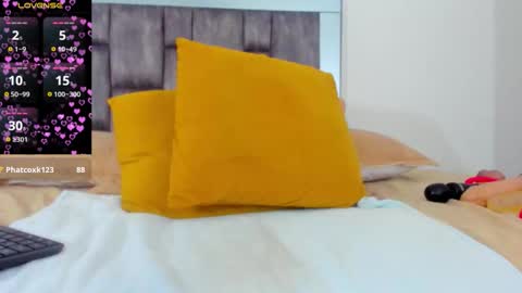 Snapshot of alyssia_oceann chatting on 11.26.25 alyssia online show from 11.26.25