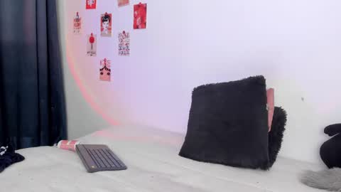 Snapshot of alyxroses chatting on 01.27.25    online show from 01.27.25