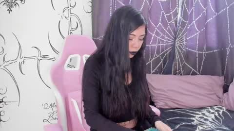 Snapshot of alyxroses chatting on 06.17.26 online show from 06.17.26