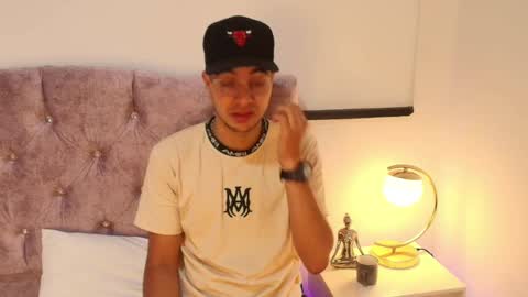 Snapshot of amadeo_wild chatting on 01.12.25 Amadeo Wild online show from 01.12.25