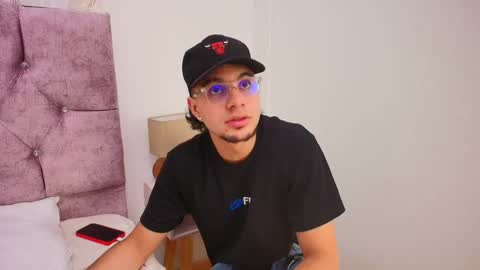 Snapshot of amadeo_wild chatting on 02.06.25 Amadeo Wild online show from 02.06.25