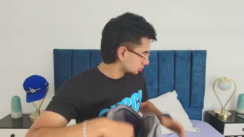 Snapshot of amadeo_wild chatting on 03.09.25 Amadeo Wild online show from 03.09.25