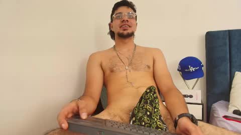 Snapshot of amadeo_wild chatting on 03.09.25 Amadeo Wild online show from 03.09.25