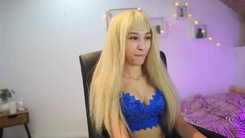 Snapshot of amai__liu chatting on 10.28.25 Amai Liu online show from 10.28.25