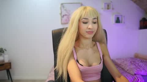 Snapshot of amai__liu chatting on 12.23.25 Amai Liu online show from 12.23.25