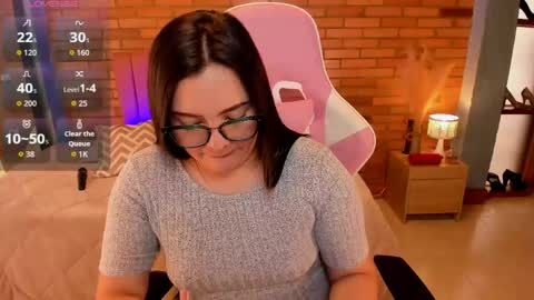 Hi Im AmaiaHelp me reach 100 likes online show from 05.18.26