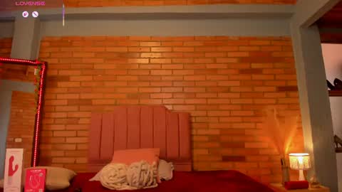 Hi Im AmaiaHelp me reach 100 likes online show from 06.20.26